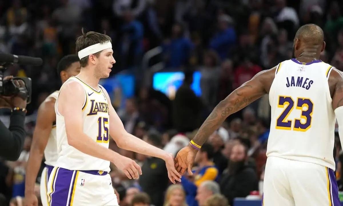 随机浓眉哥回归赛场，连败首场状态亮眼，巴黎圣日耳曼观众沸腾！